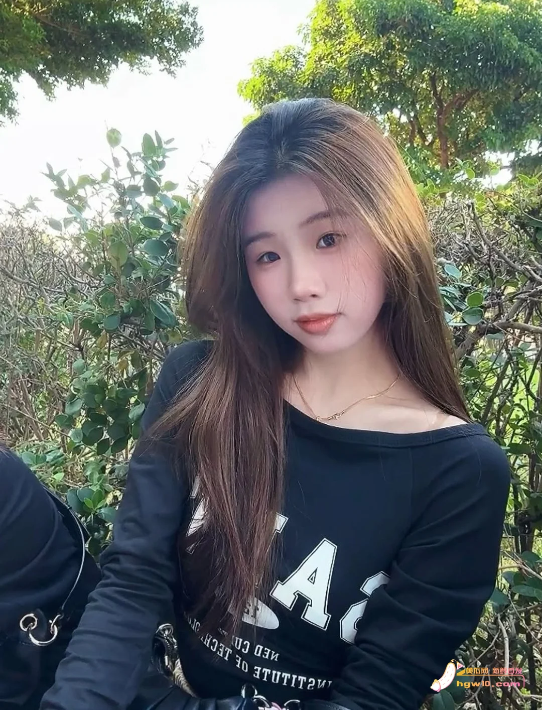 04年高颜值美春佩早期私密视频外流，娇喘声引热议