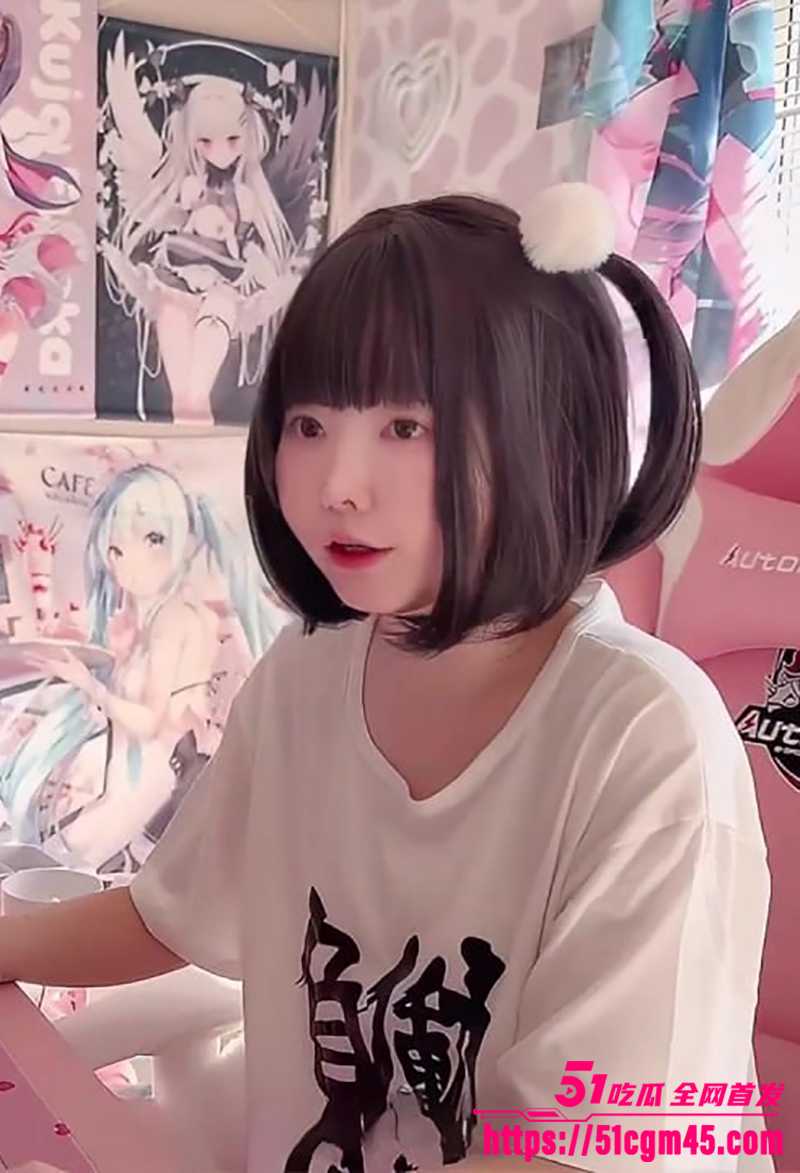 邻家可爱萝莉yurinslittlepeach最新性爱露出作品1拷贝