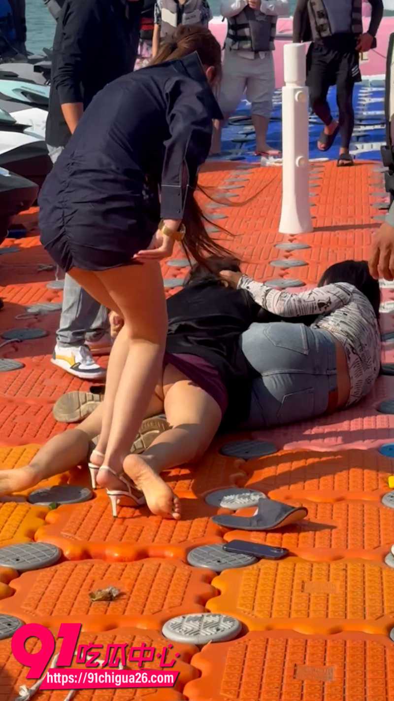 三亚玛瑞纳酒店码头王子摩托艇俱乐部老板娘打架现场6 三亚玛瑞纳酒店码头王子摩托艇俱乐部老板娘打架现场6