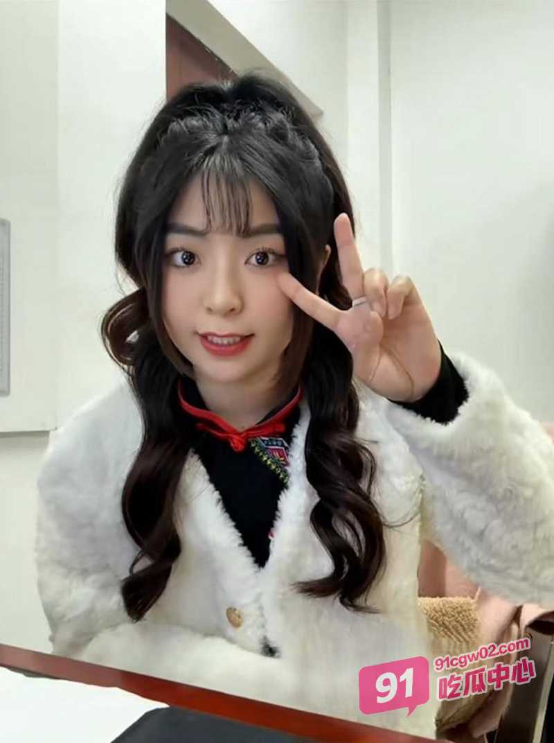 约操中职校巨乳母狗教师 各种姿势配合着十分乖巧 对白刺激有趣！ 配图4