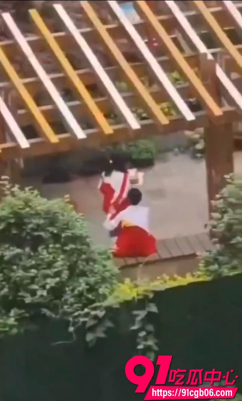 学生在学校偷吃禁果被偷拍 4 学生在学校偷吃禁果被偷拍 4