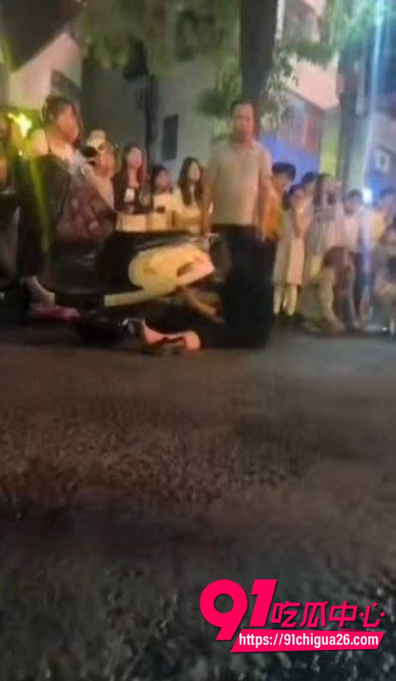 漳州漳浦龙湖大道女子捉奸3