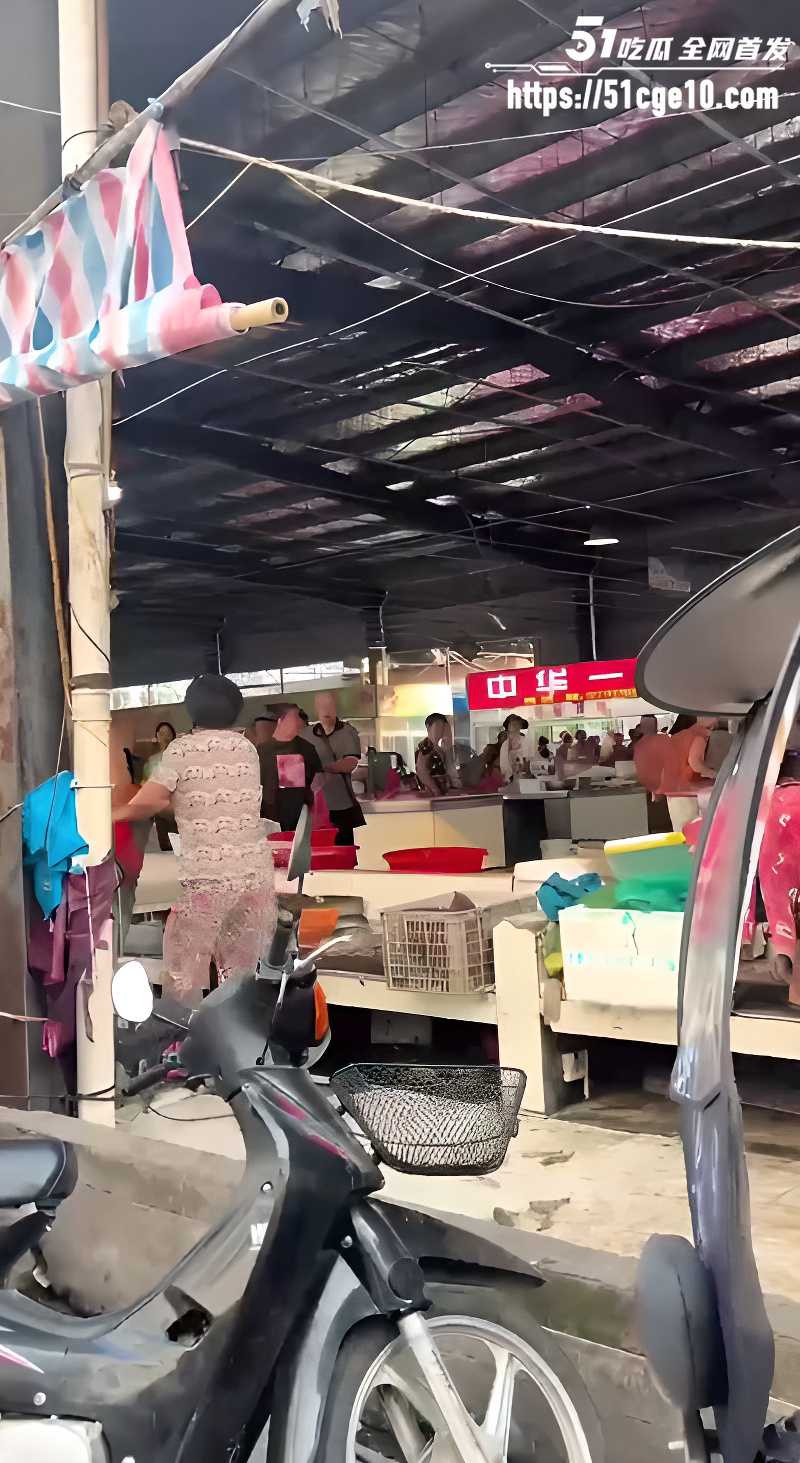 湖北天门麻洋镇菜市场直接开打 4