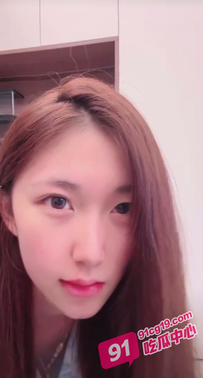 少妇少女学生妹在直播故意走光露点小合集！ 直播这碗饭实在太香 配图8
