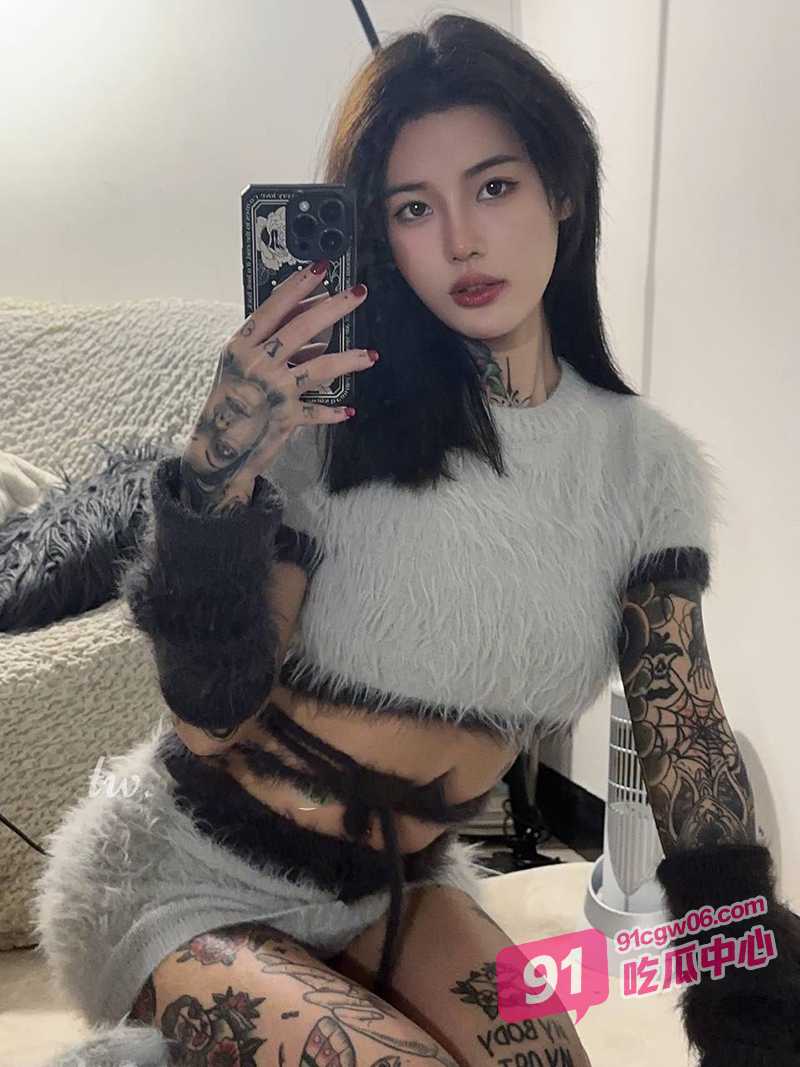 抖音反差婊刺青阿诗 最早期私密啪啪流出 健身出完美身材 只为了男友更好的性爱体验！ 配图