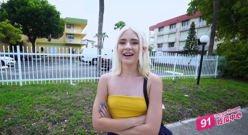 欧美路边搭讪神似赵丽颖的妹子 在与她来一波激情车震！玩的不要太花~