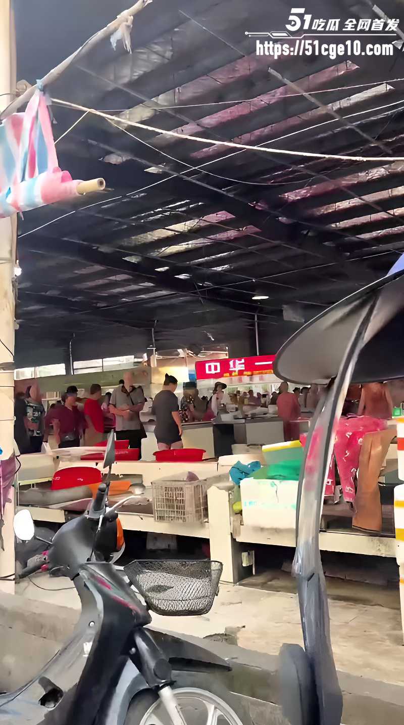 湖北天门麻洋镇菜市场直接开打 5