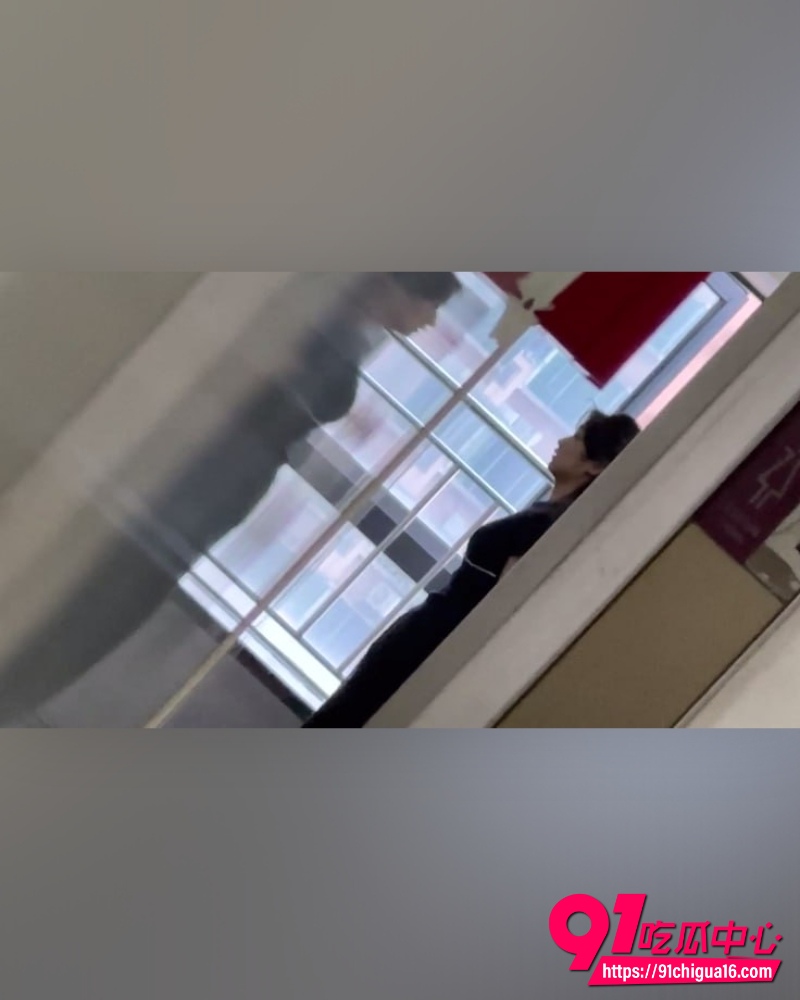 上海男子写字楼偷拍  8