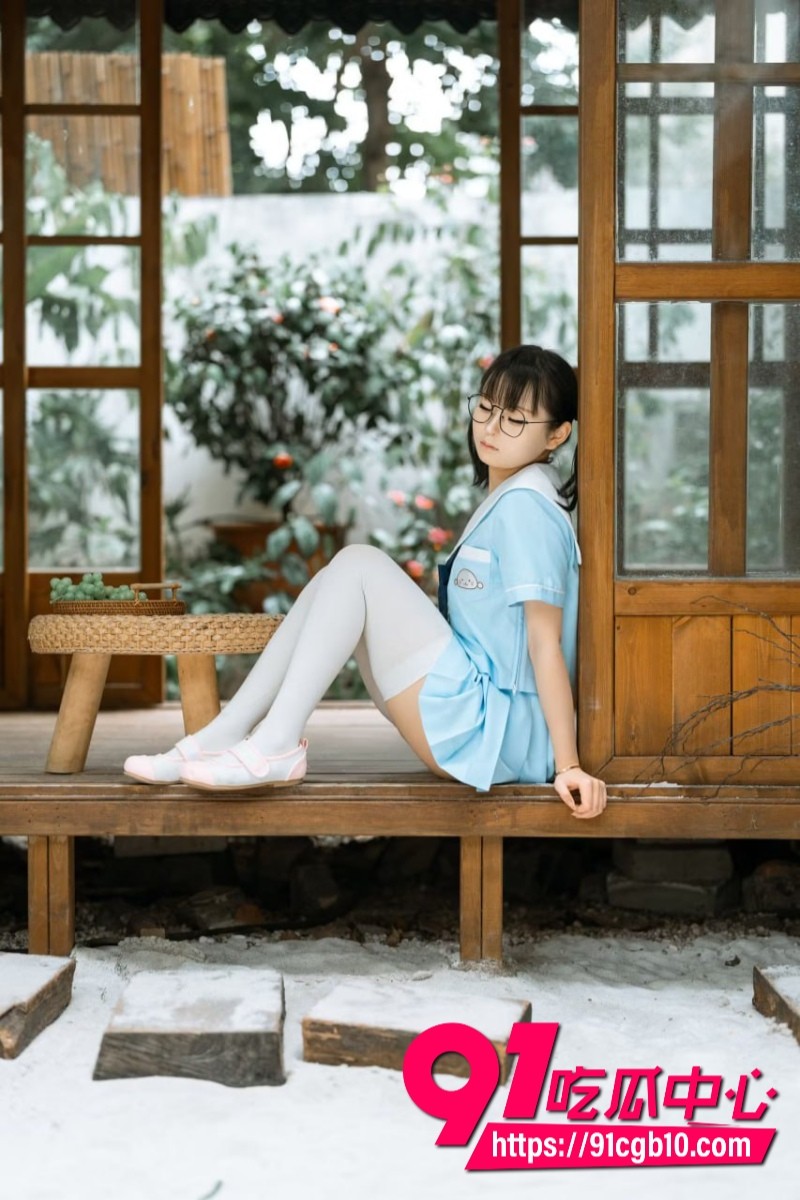 极品福利姬 幼水铃衣 写真拍摄摄影师视角视频流出 超可爱校服装双马尾小萝莉 各种擦边诱惑 清纯天花板