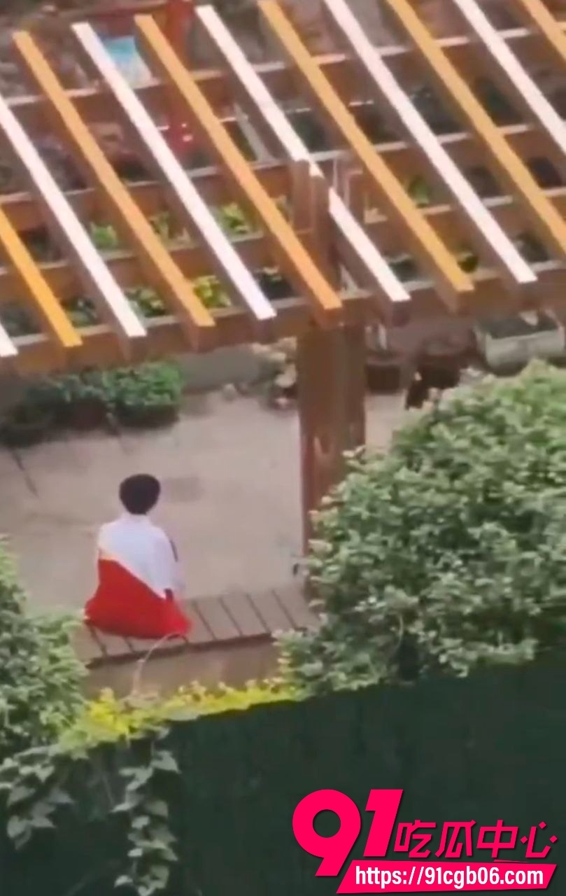 学生在学校偷吃禁果被偷拍 5 学生在学校偷吃禁果被偷拍 5