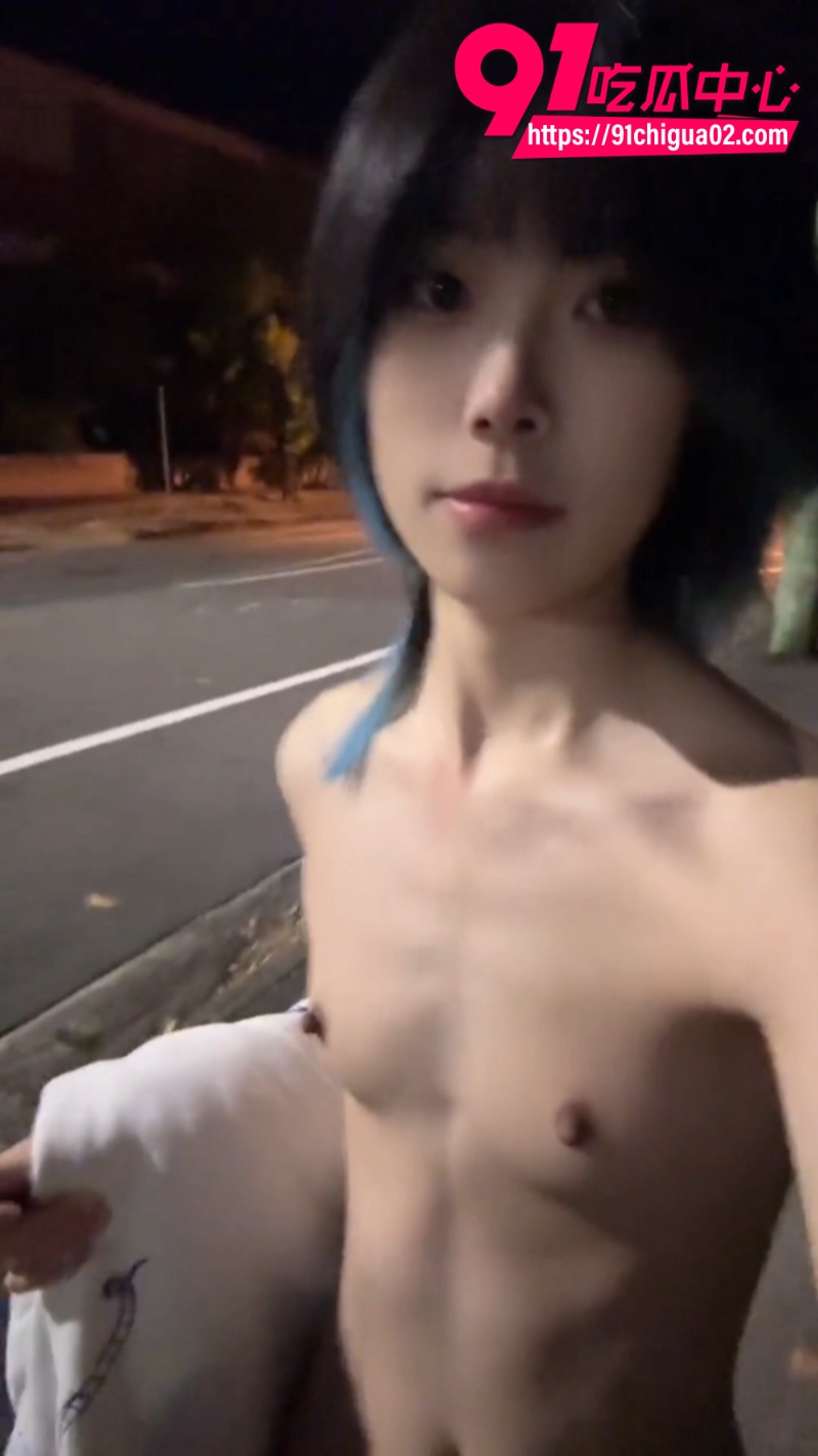 高颜值贫乳小骚逼 夕暮 新作户外街头裸体上街 口爆吞精被调教成极品母狗 随便玩弄超淫荡