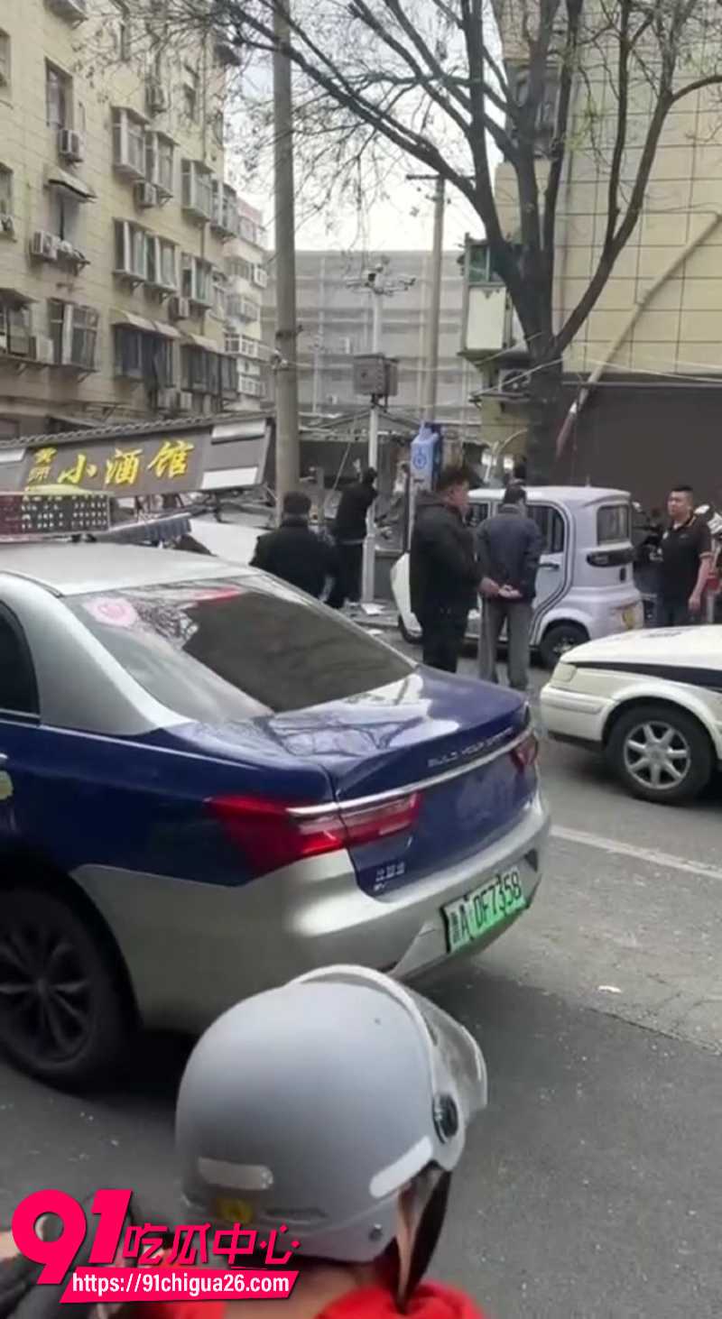 济南天桥黄师傅小酒馆坍塌4
