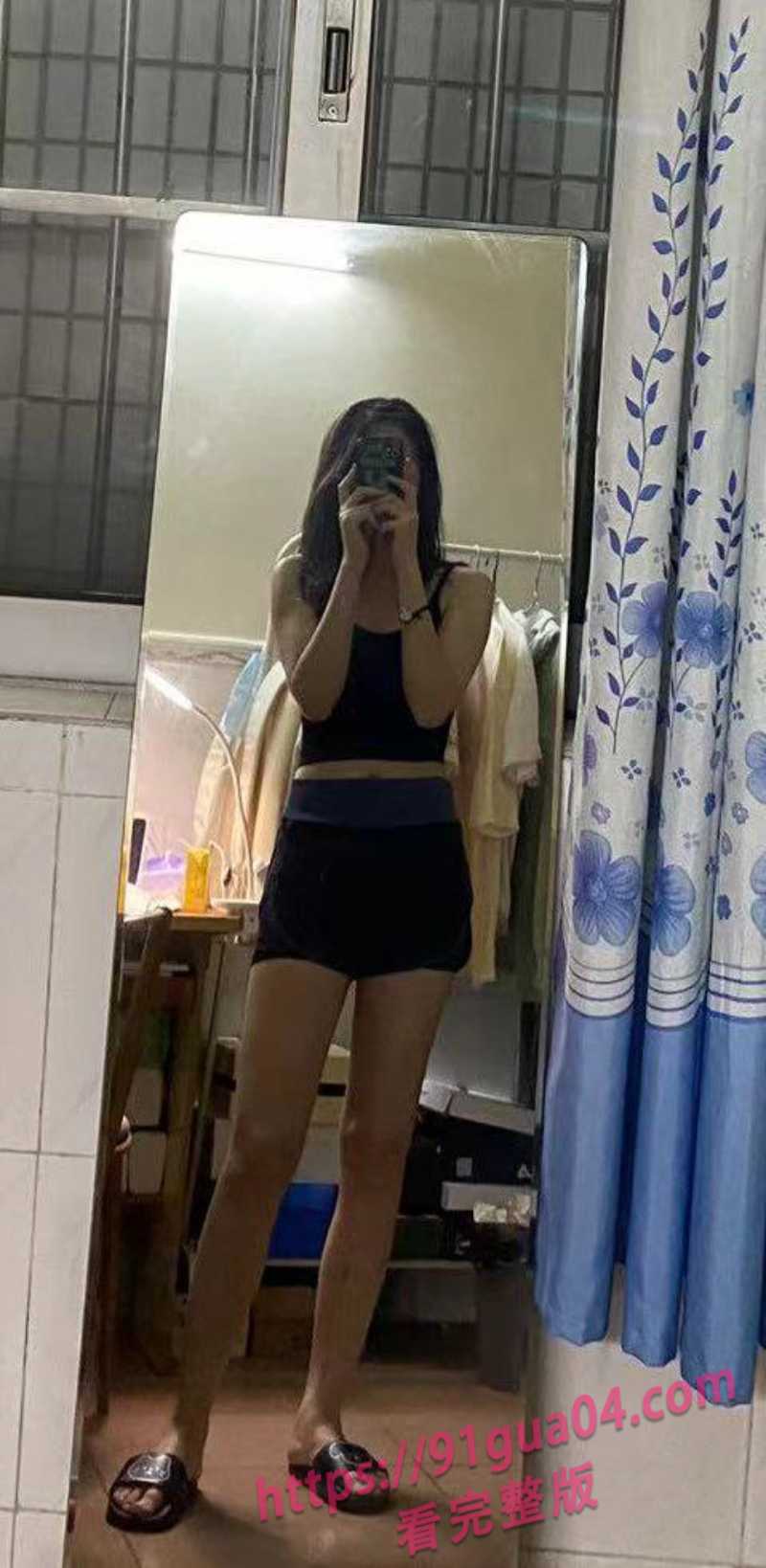 清纯眼镜妹私下淫乱之极～和主人的互动震惊全网！ 配图3