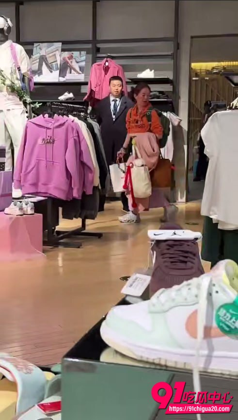 北京荟聚购物中心闹事现场4