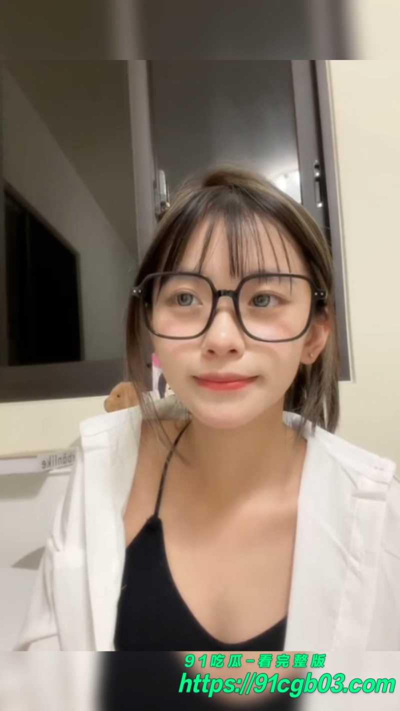 tk网红黄小唐勾引男网友裸聊网页素材1素材水印版 tk网红黄小唐勾引男网友裸聊网页素材1素材水印版