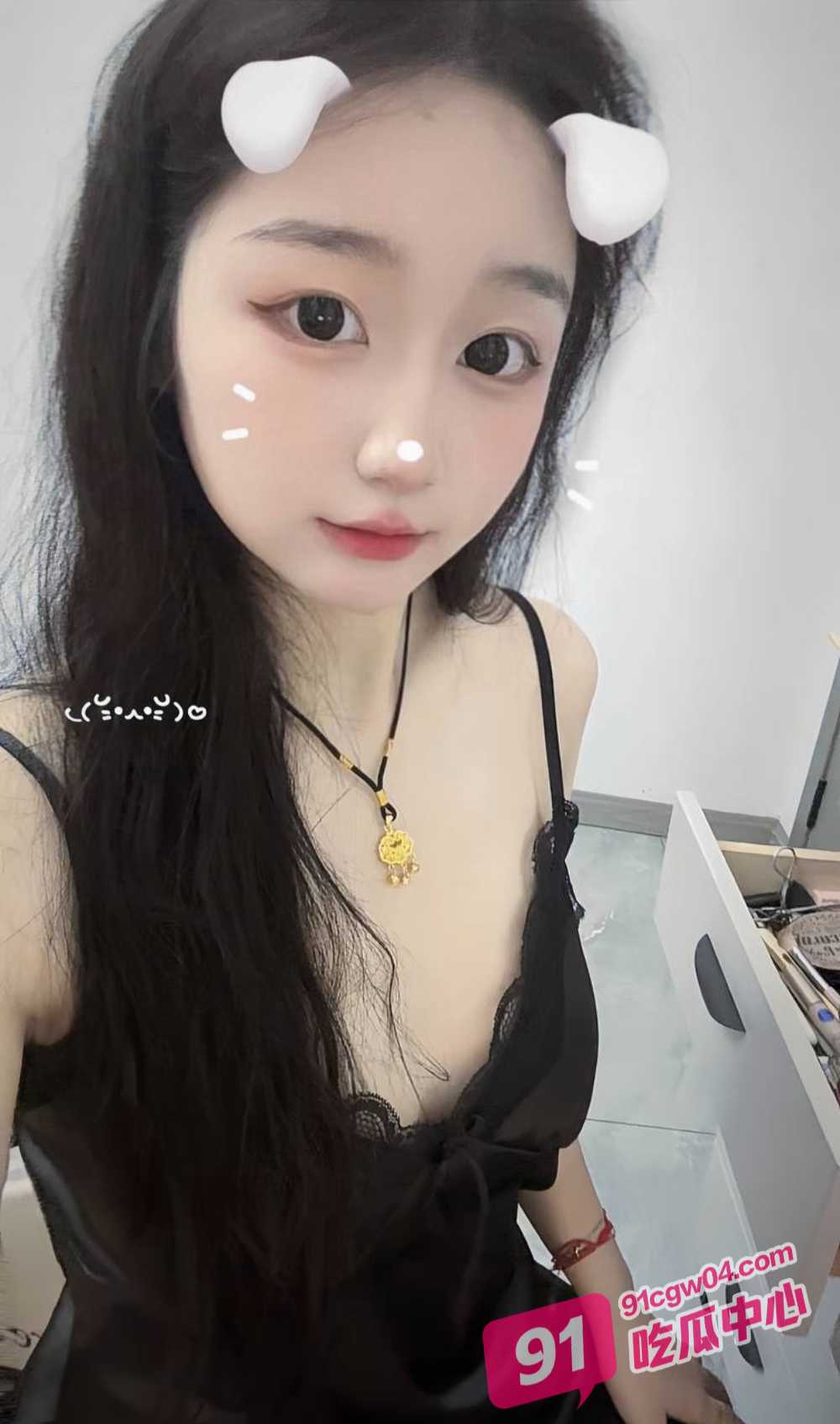 校花级小妹妹王萌萌暑假被金主带到酒店啪啪 超嫩鲍鱼穴被爆插差点被操哭！ 配图