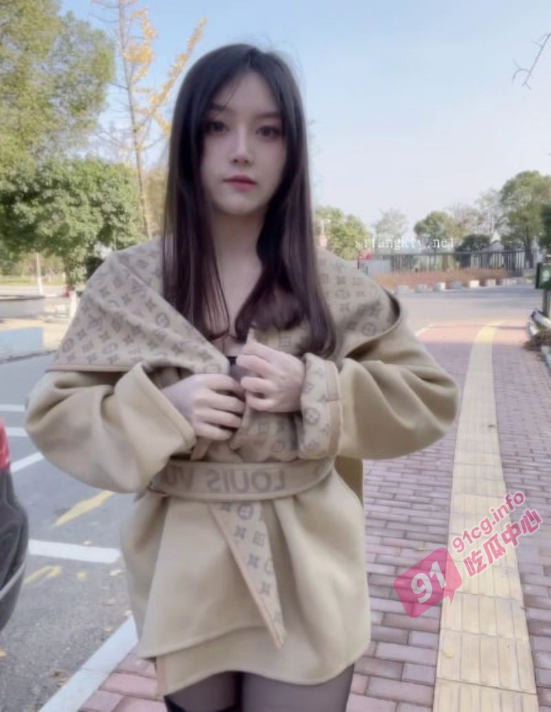 秀人网模特豆瓣酱～主人的任务之户外遥控跳蛋+露出 公众场合超刺激！