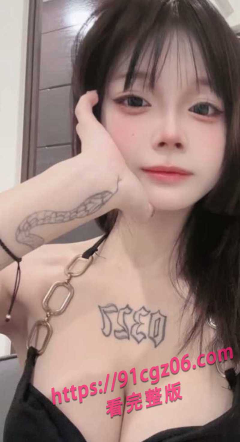 小个子甜妹也搞反差？TIKTOK女网红吕芊颖跟男友居家自拍饥渴的像只小母狗