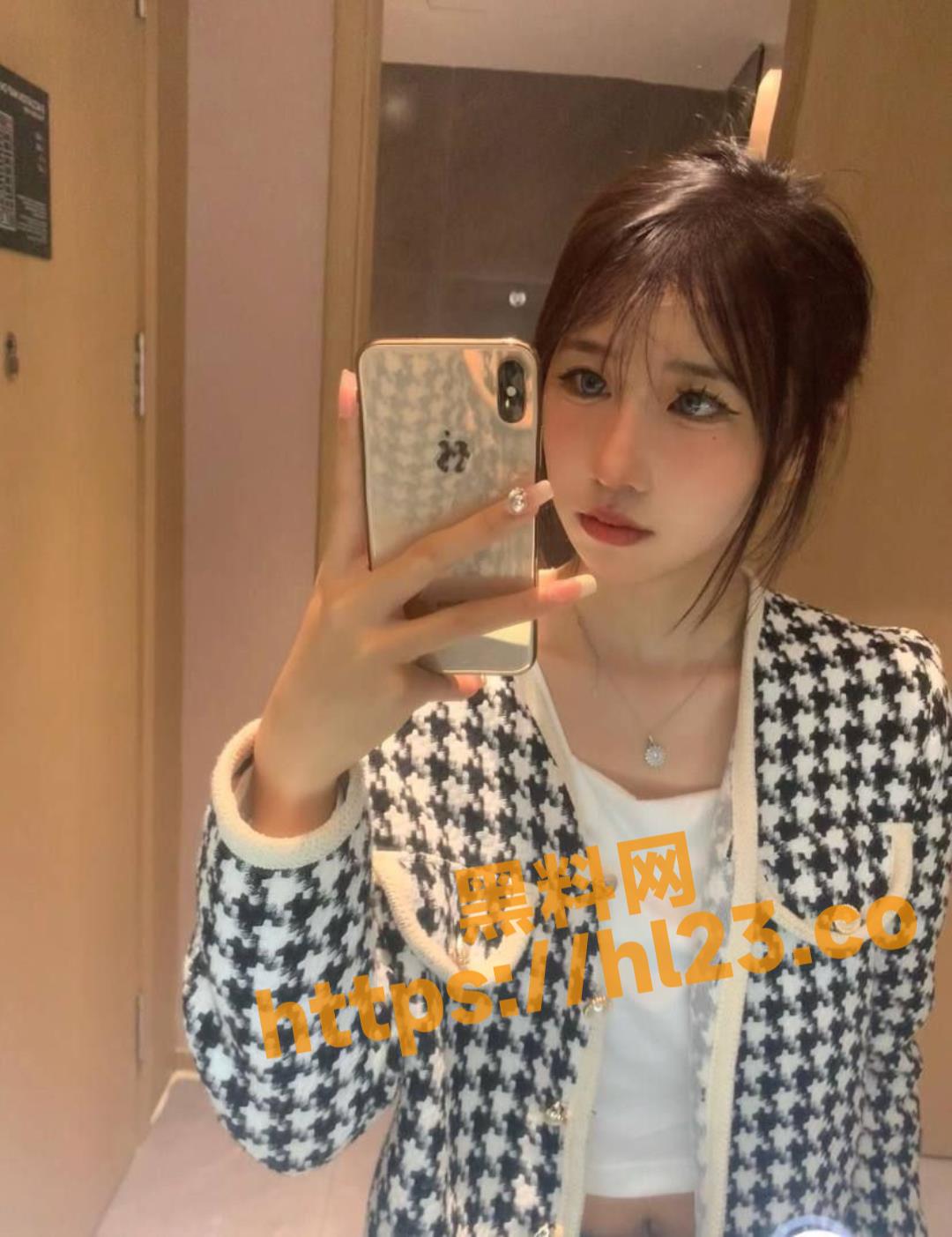 震惊！！19岁湖北女孩居然在卖淫养男人，这颜值居然心甘情愿做舔狗？？？