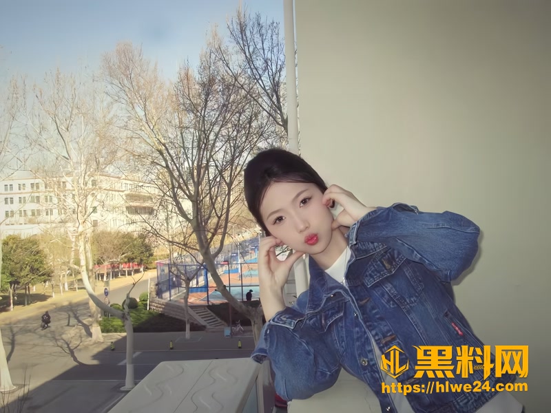 雅安四川农大动物科技学院 李倩 宿舍离变成男友的小母狗 被压在床上后入猛干