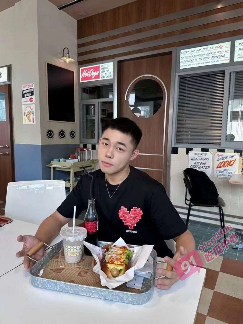 成都街头大型男同乱局！基佬抓小三现场 这个男人偷我男人！