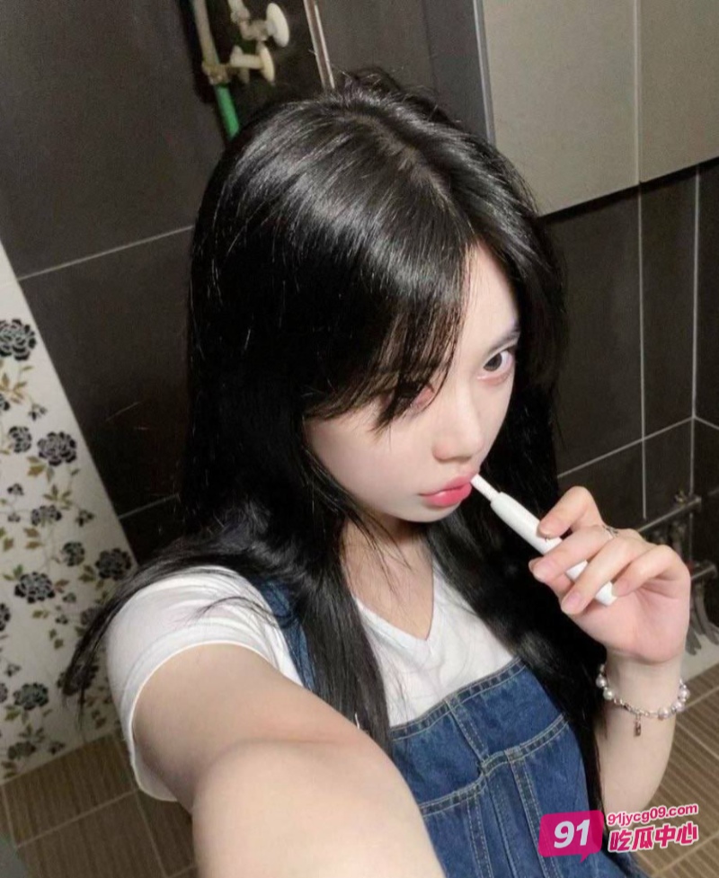 杭州高端模特 Esther 身份曝光 女友闺蜜竟是外围女 五千元交易成为刺激回忆 配图2
