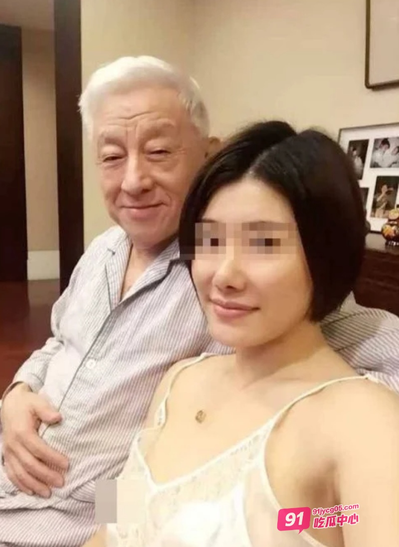 台绿营富商曹兴诚婚外情史曝光？ 小三单中华穿性感睡衣啪啪视频流出 配图7