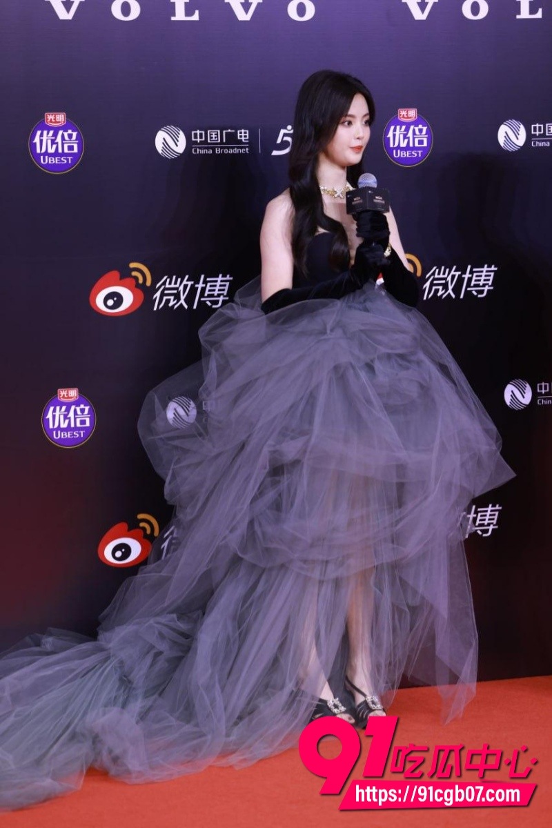 高能大瓜新晋女星 杨超越 早年被人下药性爱视频16