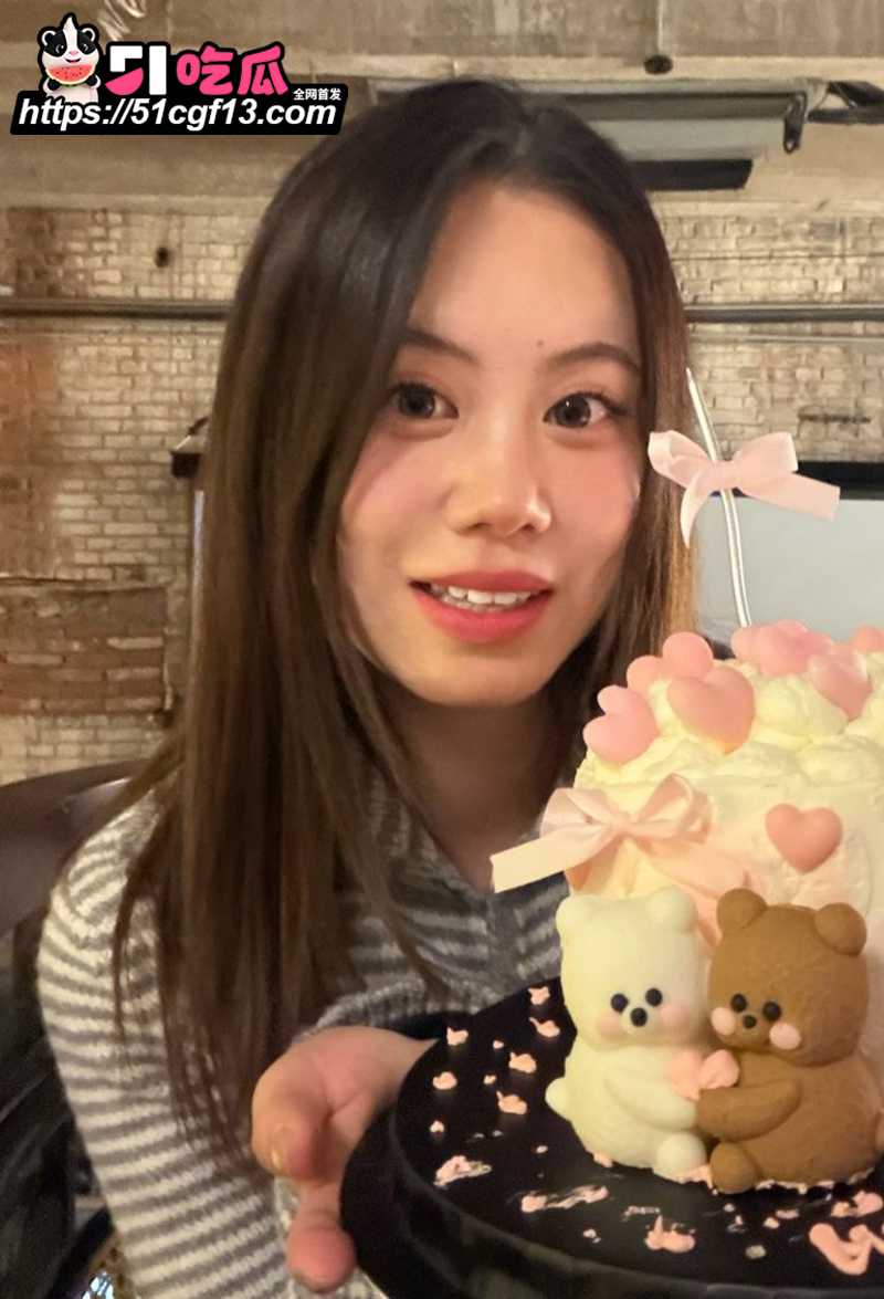 英国布里斯托大学留学生 魏紫芯 偷情闺蜜男友 露脸口交骑乘后入 阿黑颜比耶极尽骚浪