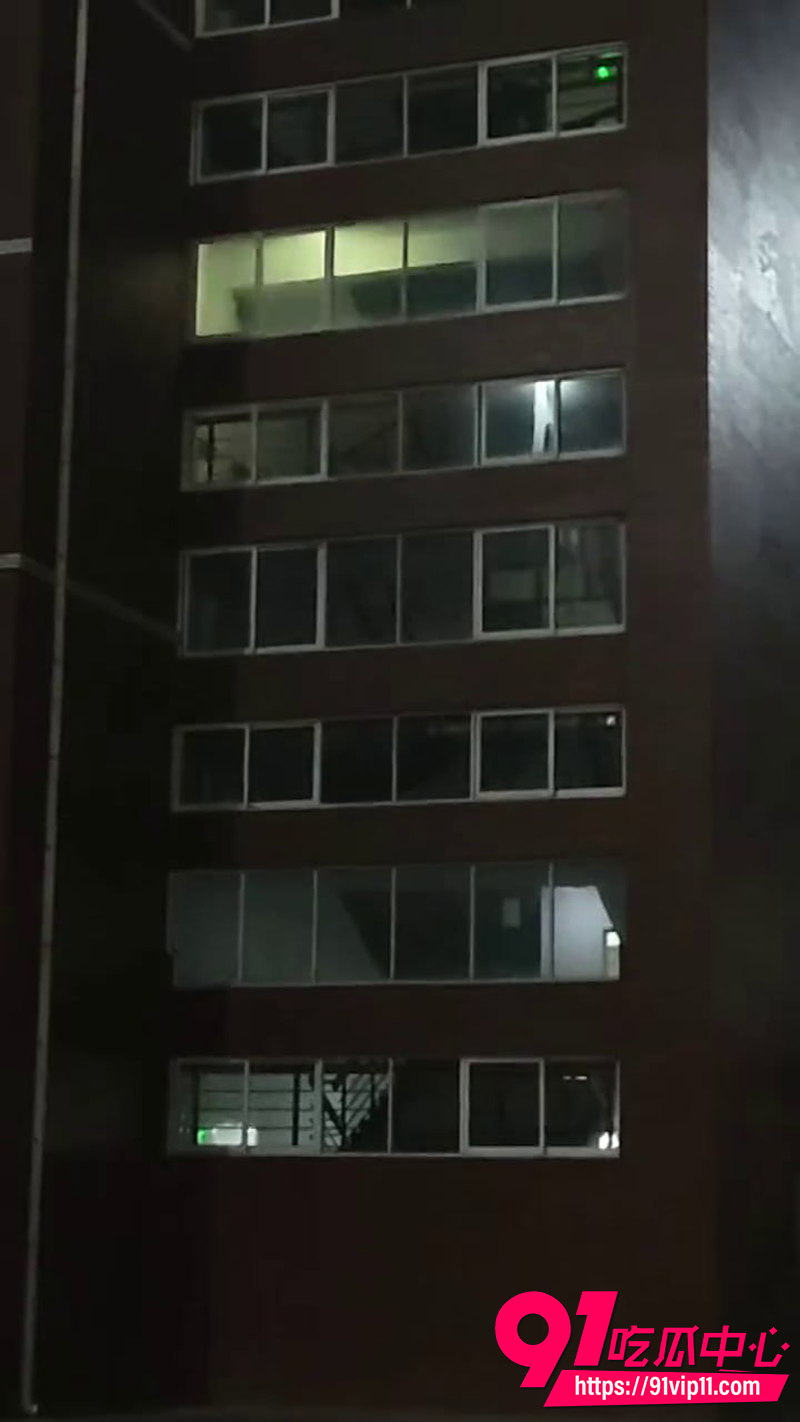 大昌七中深夜鬼敲门 凌晨敲门声诡异响起 开门却是空荡走廊!