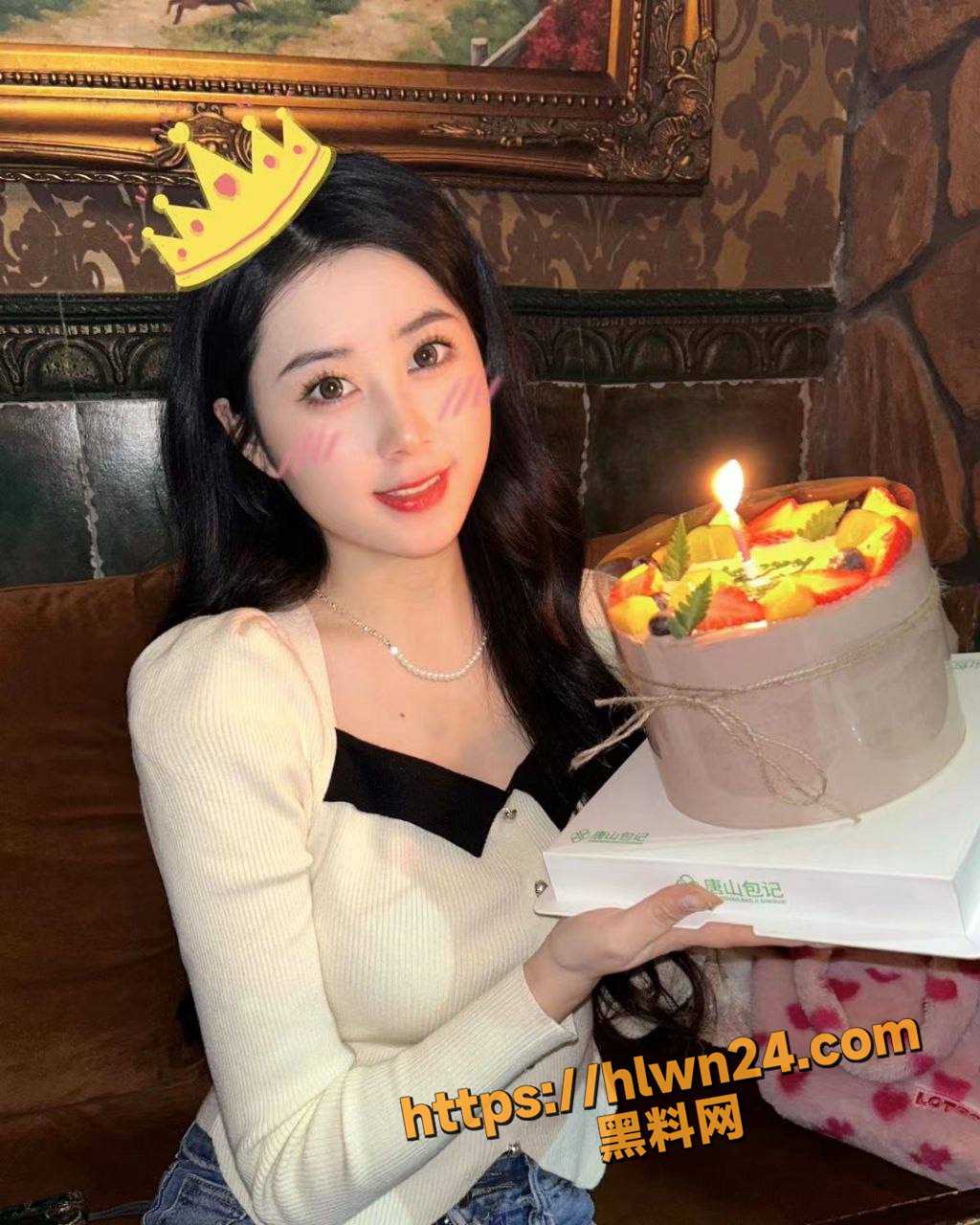 上海美术学院 李梦梦 清纯颜值极品身材 居家服侍男友口交足交蜜桃臀后入样样都来