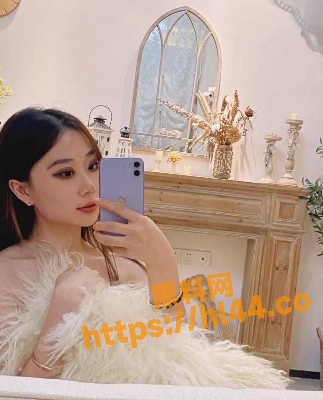 爆操有淫纹的小母狗 屁股拍的越用力 她叫的越欢快 还要求主动吃鸡鸡！