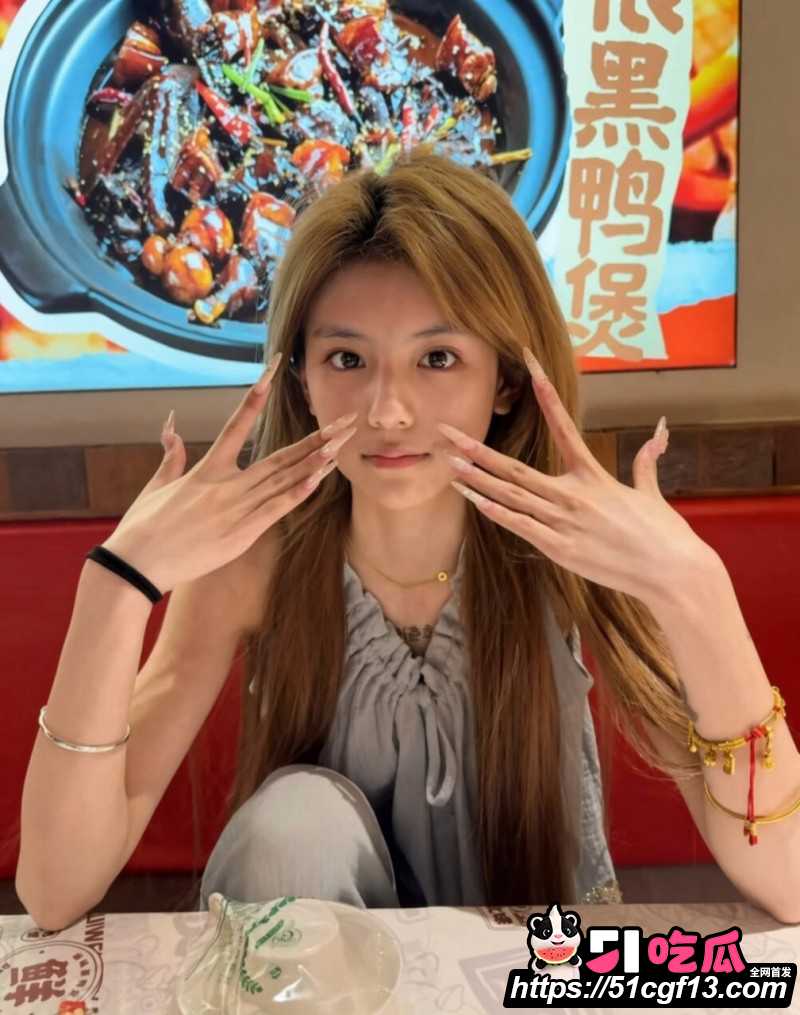 快手精神小妹木子姥姥早期打架视频03 快手精神小妹木子姥姥早期打架视频03