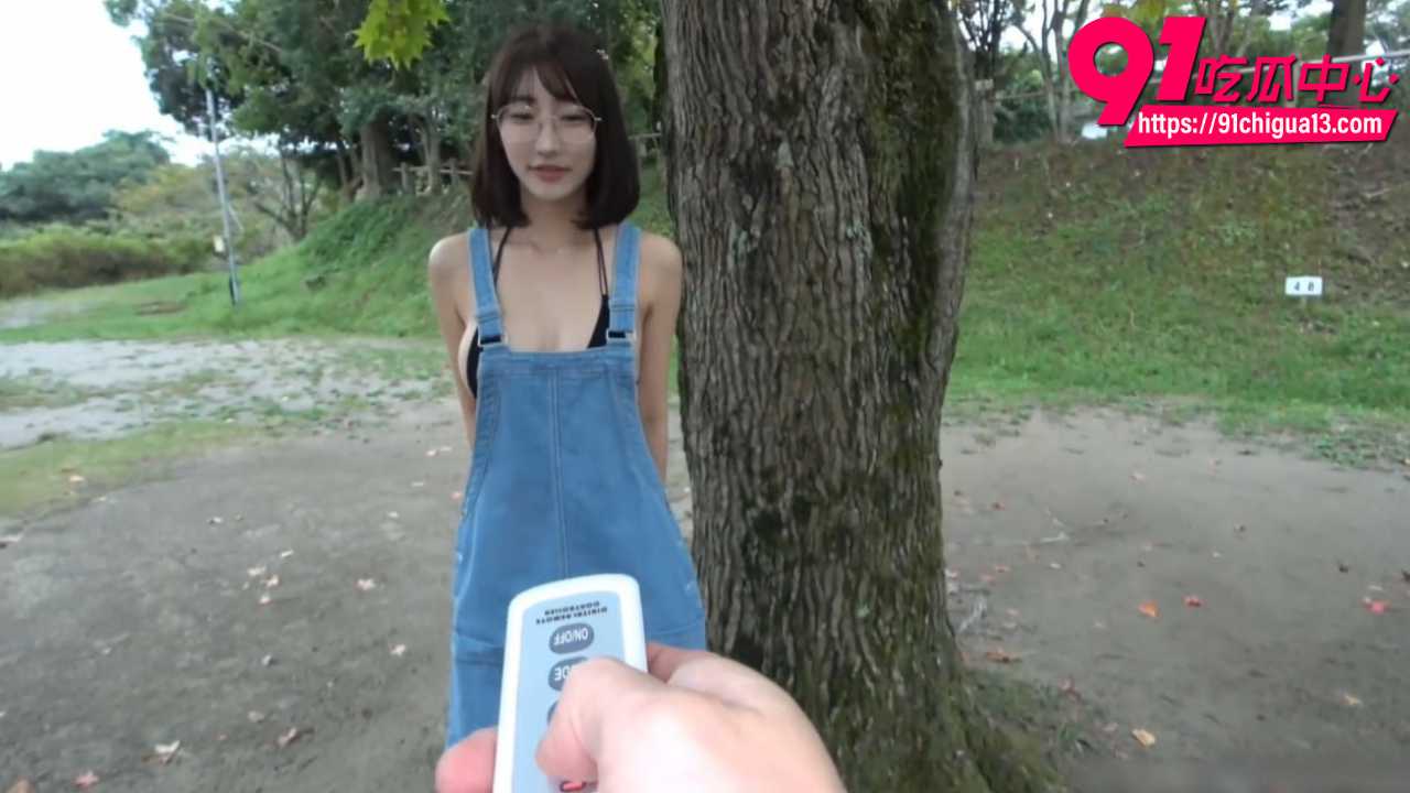 饥渴眼睛反差樱花妹户外跳蛋调教3