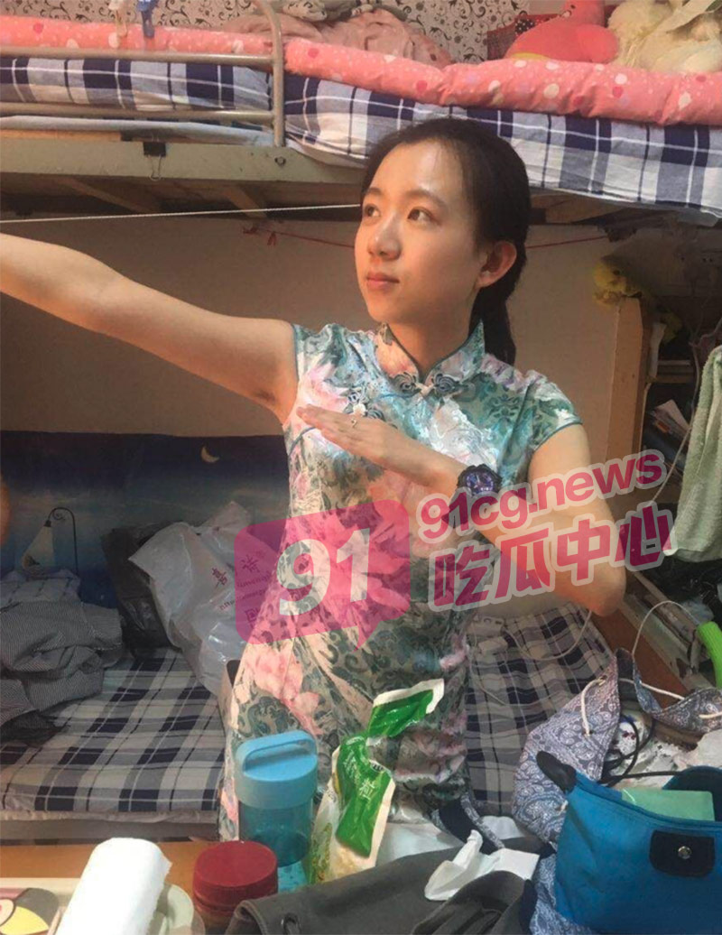 长春理工大学李岚  边和男朋友打王者荣耀边和学生会主席操   中间貌似还被男朋友发现了
