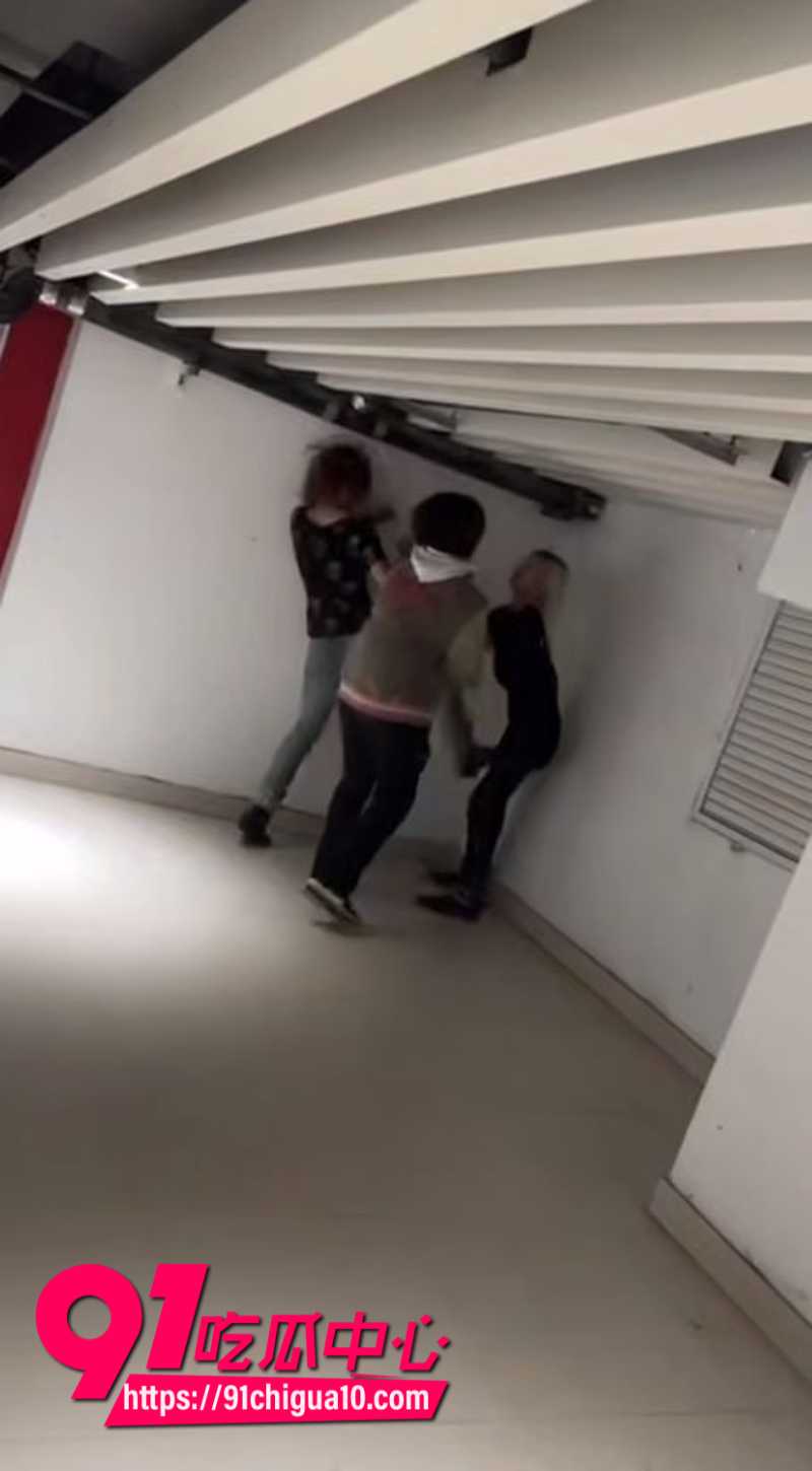 精神小伙打架霸凌现场5 精神小伙打架霸凌现场5