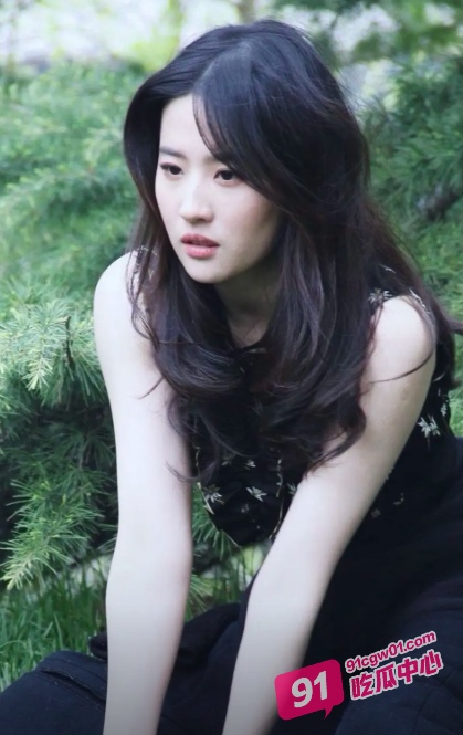 神仙姐姐的堕落！中了媚药的女神刘亦菲 被全身涂抹精油爆干！ 配图4