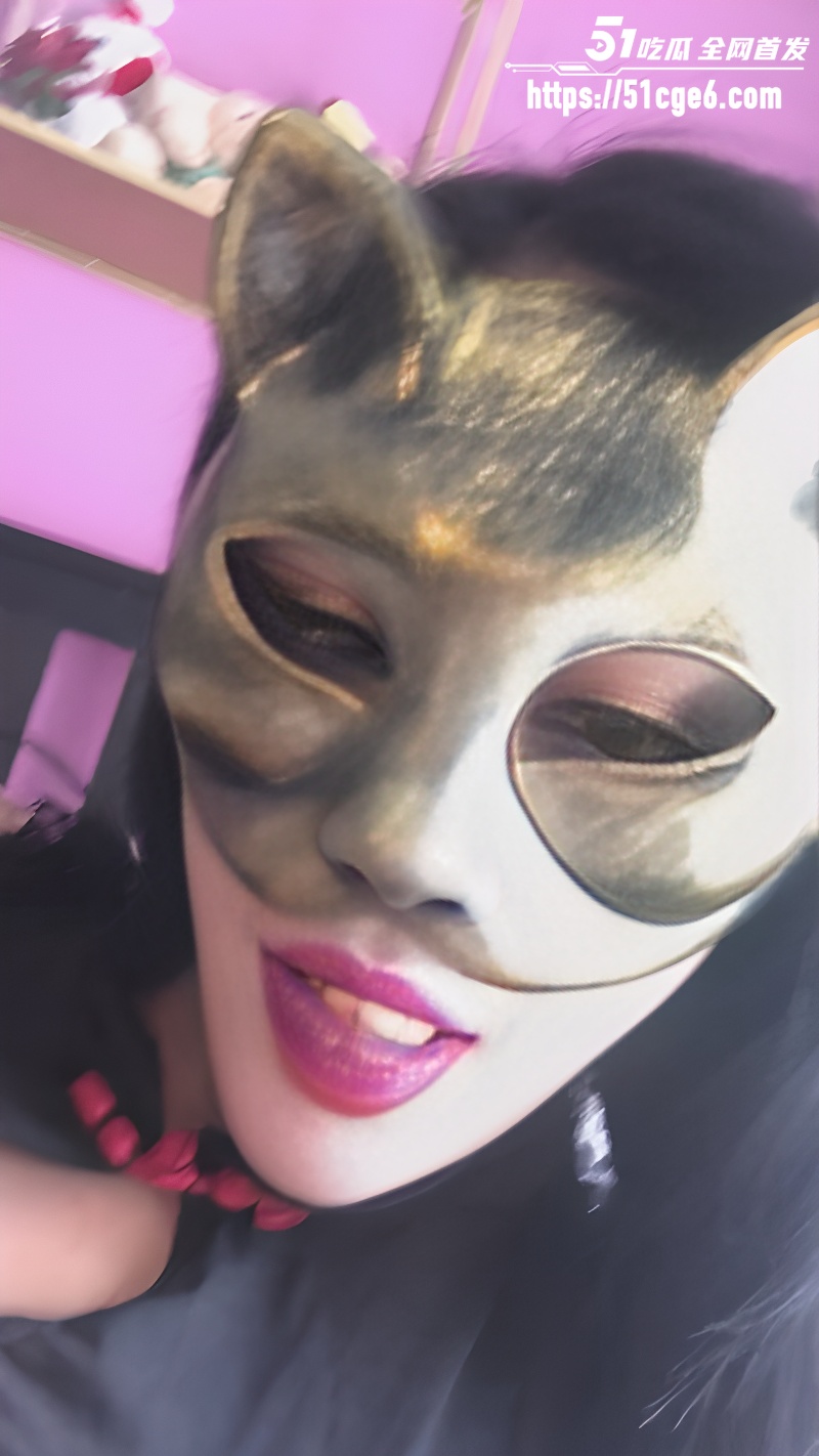 戴金猫面具极品少妇居家做爱自拍00 戴金猫面具极品少妇居家做爱自拍00