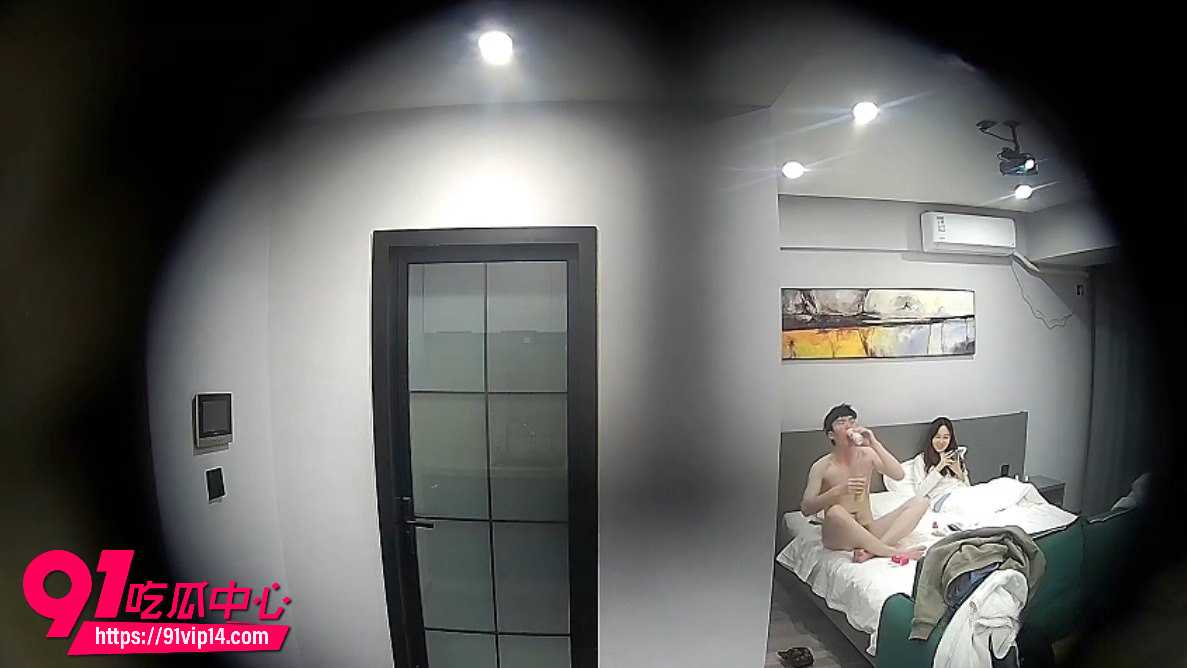 乐橙酒店针孔摄像头偷拍高颜值长腿妹子被体育生连续猛干几炮真的太骚了!