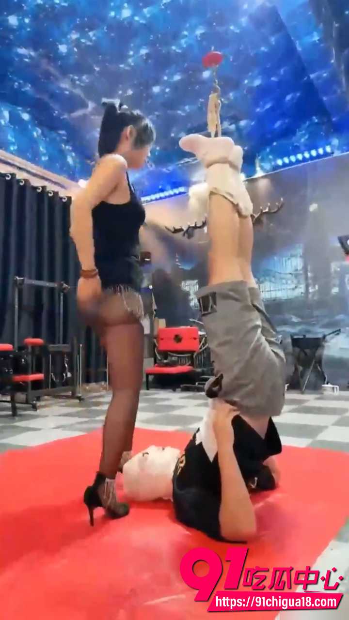 国产重口女S黄金调教吃屎贱奴2