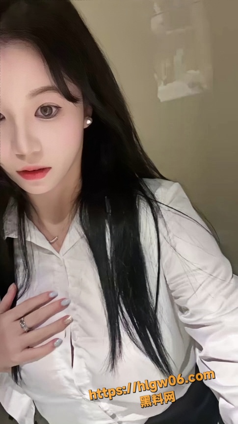 顶级巨乳尤物 懒懒呢 美乳翘臀自拍揉奶道具自慰视频流出 淫荡反差让人欲罢不能!