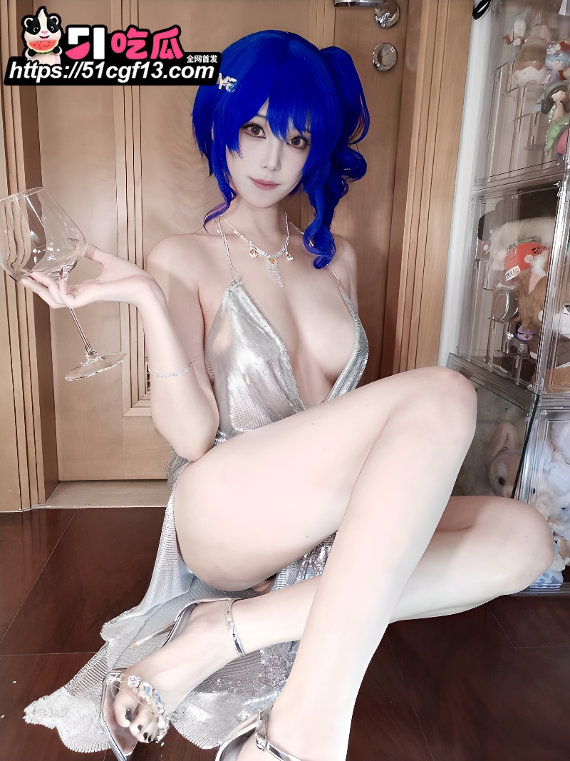 推特巨乳女神蜜汁猫裘 4