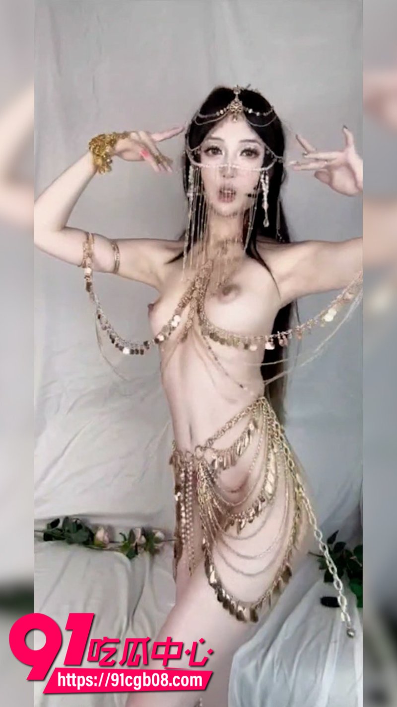 OF极品御姐瓦尔基里勾引TS伪娘户外野战网页素材4
