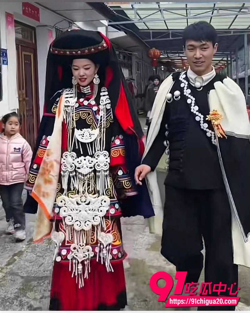 彝族网红情侣HGG火哥哥和小晴 22