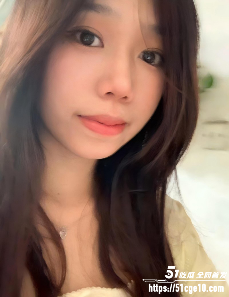 广州反差嫩妹欢欢网调视频泄密03