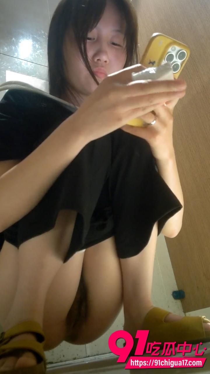 新流出酒吧女厕高清偷拍4 新流出酒吧女厕高清偷拍4
