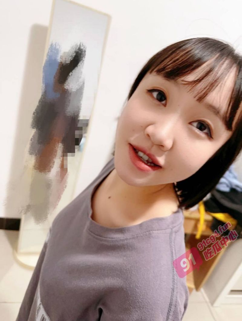 网友曝光极品精神小妹网聊没用三天就完全拿下!精神战将直接摇身变母狗成为他人屌下的泄欲玩物!