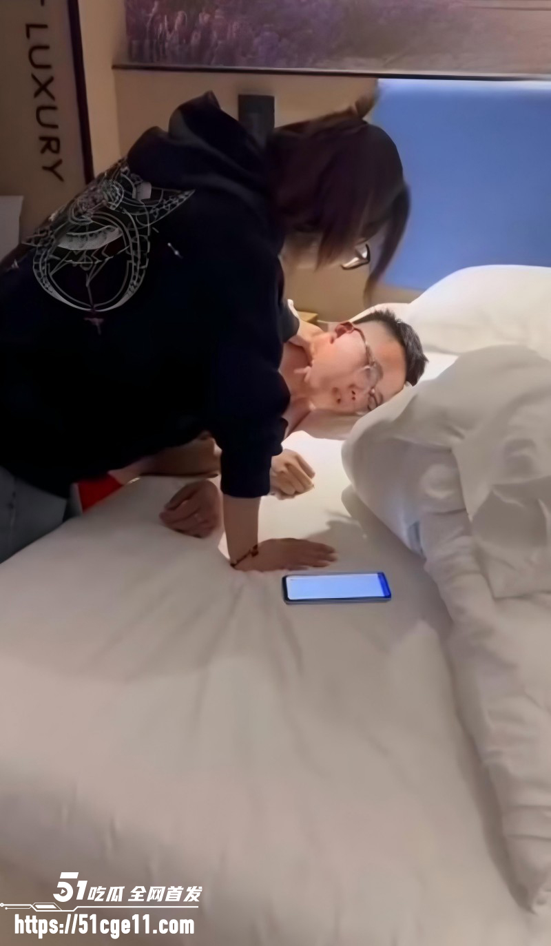 渣男出轨商K妹被抓奸02 渣男出轨商K妹被抓奸02