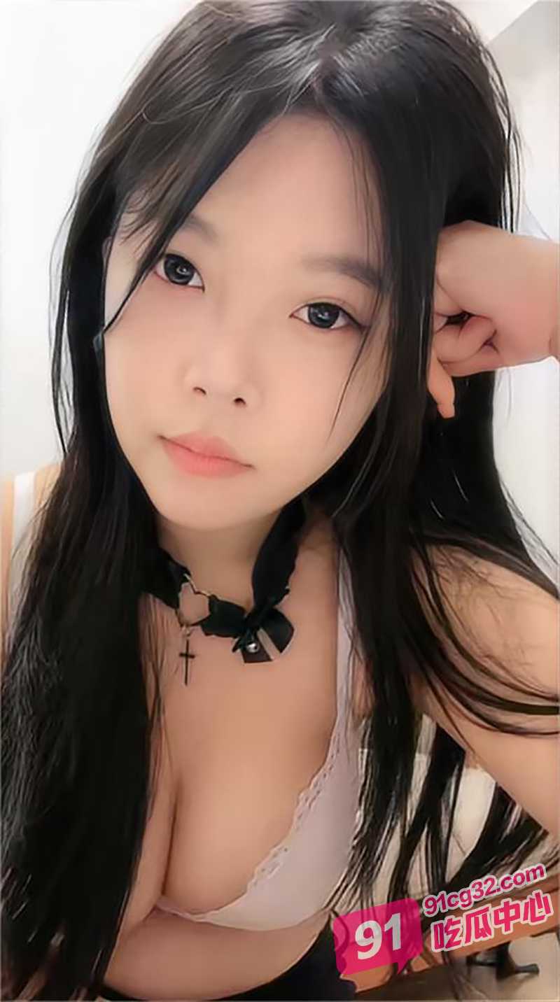 浙江01年小母狗卢雨婷 对着镜头搔首弄姿与男友激情性爱泄密！