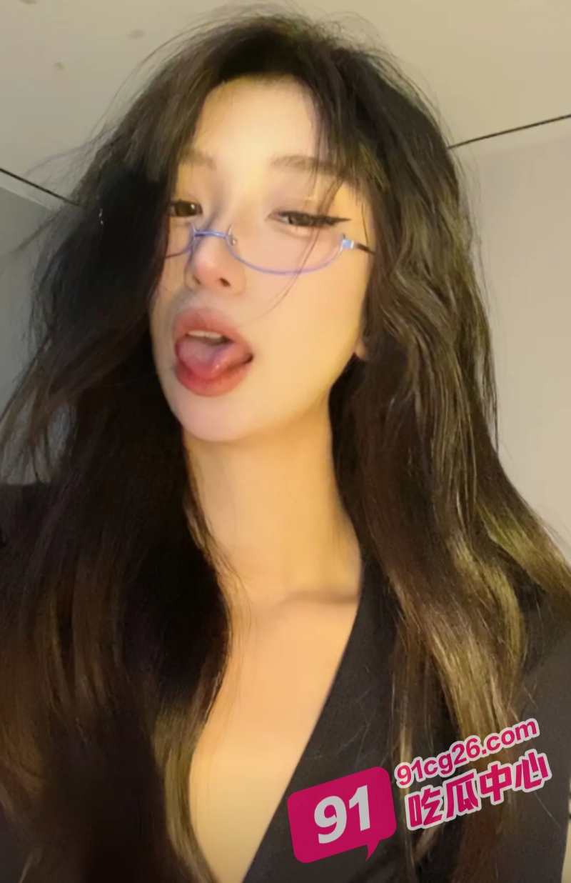 姐夫的性福生活 干完姐姐干妹妹 后入爆操到高潮颤抖！